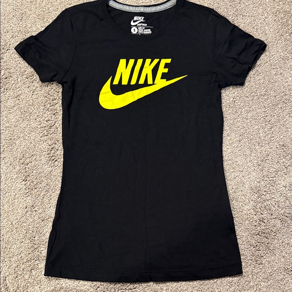 Nike women’s running t shirt
